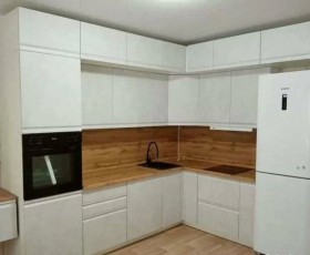Модульная кухня Бруклин 2.4 x 2 м (Бетон белый) в Шушенском - shushenskoe.katalogmebeli.com | фото 15